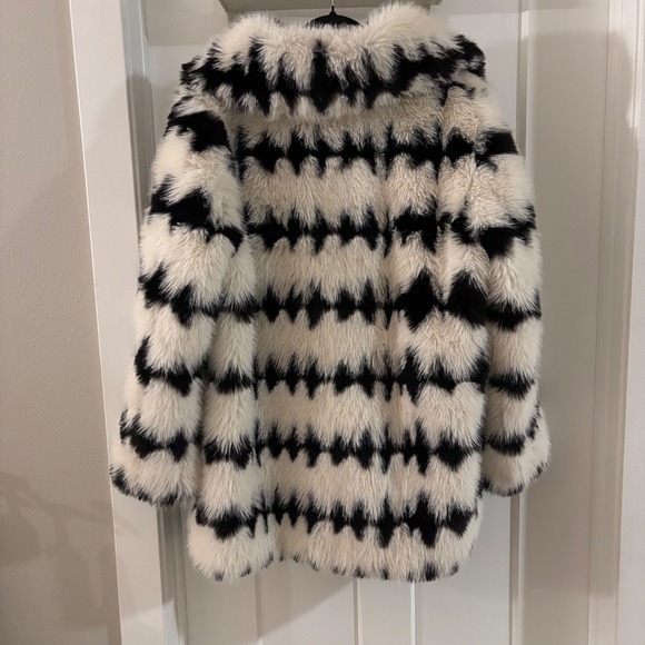 Joseph Ribkoff Reversible Faux Fur Geometric Print Coat White Black Size XL lux - Picture 8 of 8
